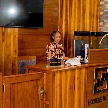 Hadjens Hotel Мванза Экстерьер фото